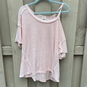 Free People open shoulder tee ✨